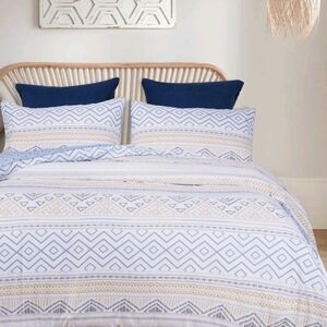Geometric Pattern Duvet Cover Set Without Filler in Queen SZ.